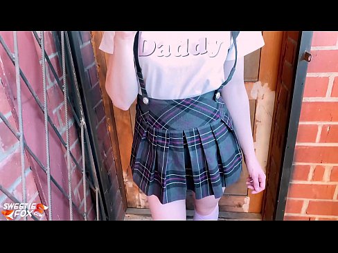 ❤️ Skoolmeisie suig haar piel diep en naai in plaas van klasse. ❤ Porno by ons