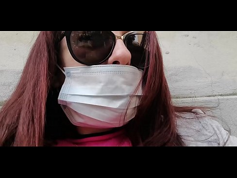 ❤️ Nicoletta neem wraak op haar buurman en piepie in sy motorhuis (Spesiale Covid19 Italiaanse kwarantyn) ❤ Porno by ons
