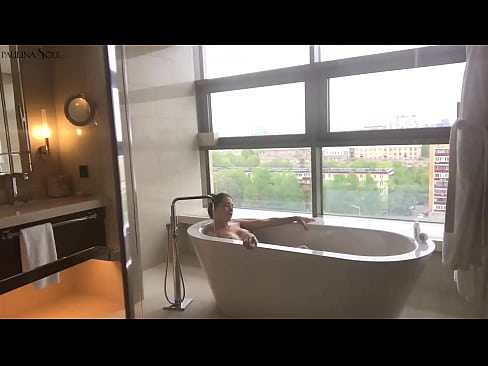 ❤️ Geweldige babe wat passievol haar poesie in die badkamer afruk ❤ Porno by ons