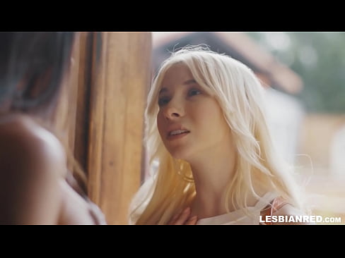 ❤️ Meisie kom 'n paar maande later by die huis en eet uiteindelik haar stiefma se poes ❤ Porno by ons