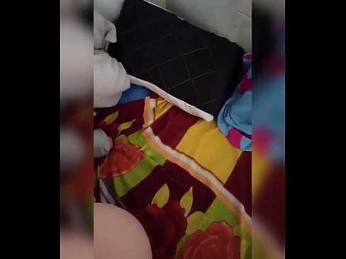 ❤️ My kamermaat bly alleen by die huis want haar man gaan met vakansie en ek vat die geleentheid om haar te naai en haar gat vol melk te maak ❤ Porno by ons