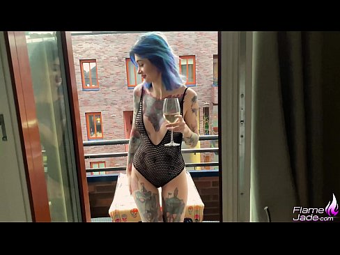 ❤️ Geweldige meisie suig met 'n gulp en fokken passievol onder die oop lug ❤ Porno by ons